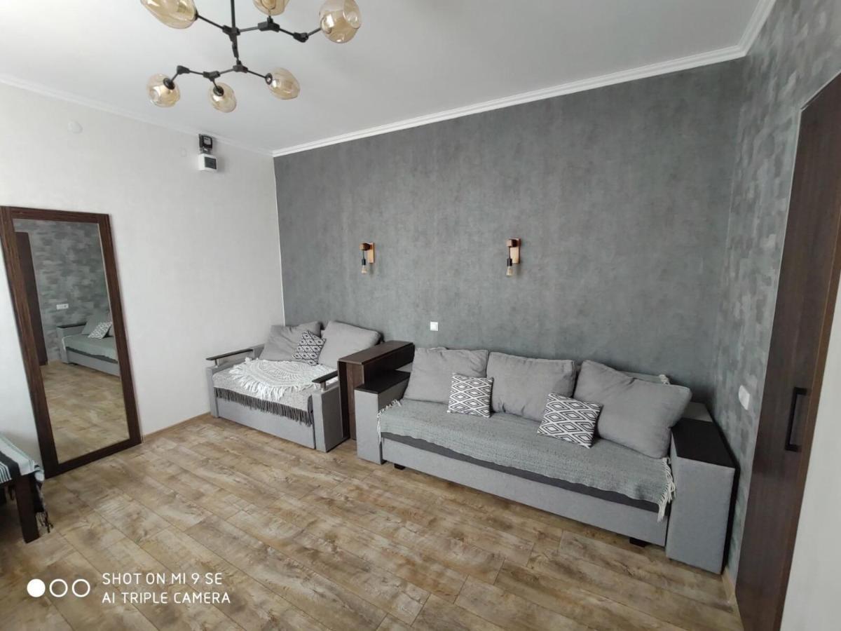 איוונו-פרנקיבסק Однокімнатна Квартира-Студія Біля Парку Шевченка מראה חיצוני תמונה